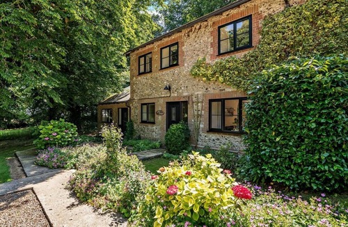 Maiden Newton Cottage | 4 Bed in Dorchester (oc-92413)