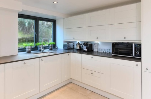 Mynytho Cottage | 4 Bed in Llanbedrog (oc-1frond)