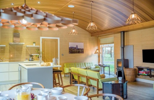 Llansantffraid-ym-Mechain Ski Chalet | 4 Bed in Llansanffraid (oc-k30383)