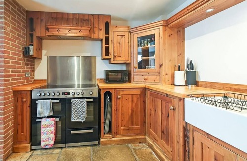 New Forest District Cottage | 4 Bed in Lymington (oc-c41423)