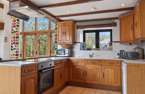 Porchfield Cottage | 4 Bed in Newport (oc-88913)