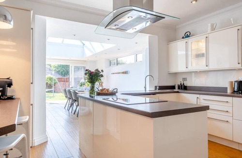 Sandown Cottage | 4 Bed in Sandown (oc-n29743)
