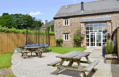 Shebbear House | 4 Bed in Shebbear oc-w33730