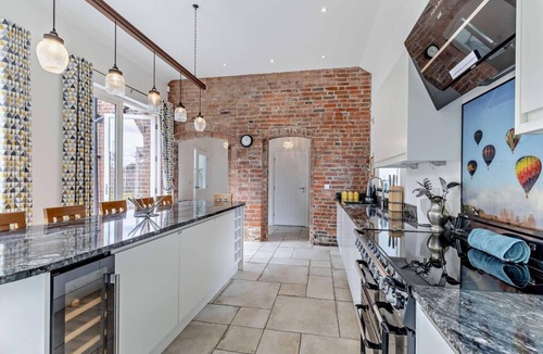 Sugnall Cottage | 4 Bed in Slindon (oc-t29883)