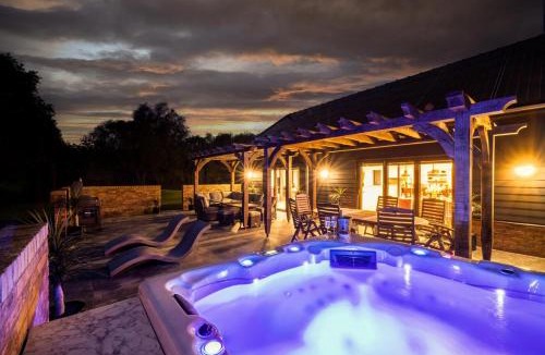Haverhill House | 4 Bed in Steeple Bumpstead oc-hatch