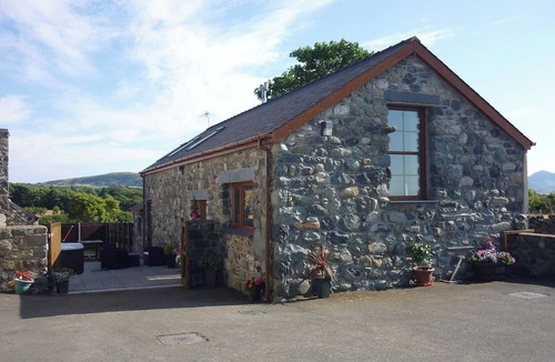 Llandwrog Cottage | 4 bedroom accommodation in Llandwrog, near Caernarfon