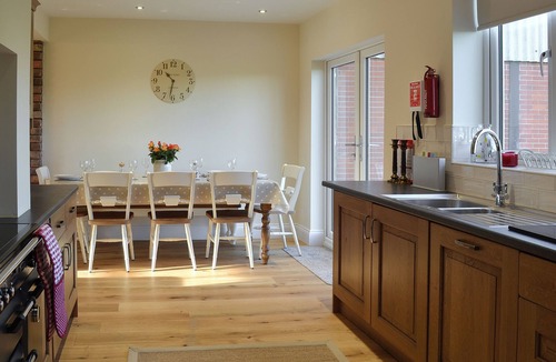 Filey Cottage | 4 bedroom accommodation in Primrose Valley, near Filey