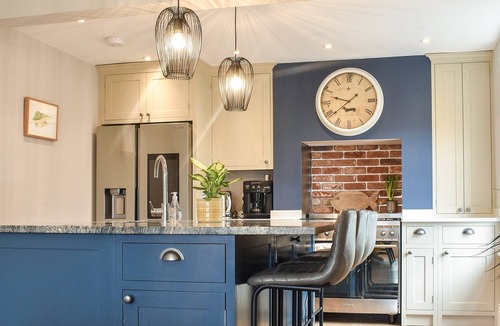 Stroud Cottage | 4 bedroom accommodation in Stroud