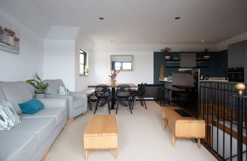 Mylor Churchtown Ski Chalet | 4 Bedroom Cottage with panoramic Sea views