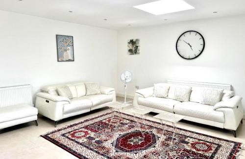 Hale House | 4 Bedroom Home Edgware Ground Floor