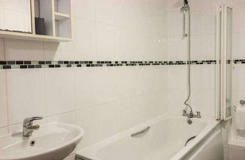 Newquay Cottage | 4 Bredon Court