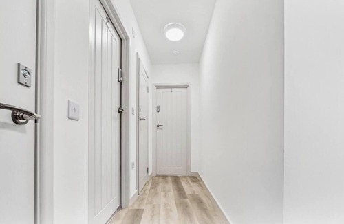 Bristol Apartment | 4|Modern & Cozy 1BD Private Room on Church Road