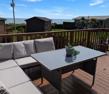 Rhyd-y-clafdy House | 42 pine lodge & sea views