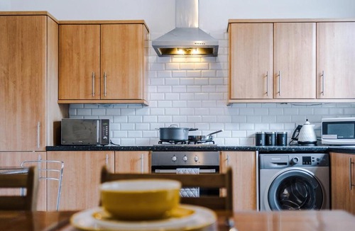 Chorley House | 4BDR House By Eason Stays Short Lets Chorley