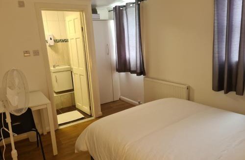 East Walworth House | 4Br-2Ensuite-10minCentralLondon-Sleeps11-Parking