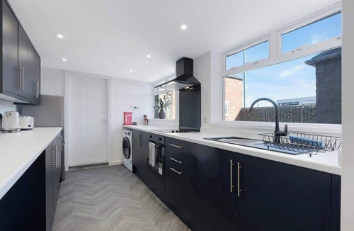 Stanley House | 4BR on Durham Road, Perfect For Large Groups