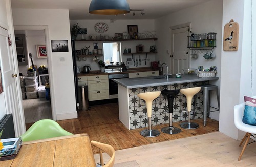 Kingsbridge House | 5 Bed House - Sleeps 15 - Pets - Garden - Parking