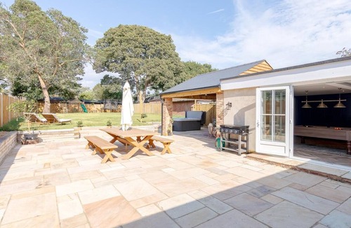 New Forest District Cottage | 5 Bed in Lymington (oc-96189)
