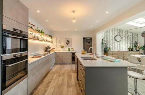 Mitchell House | 5 Bed in Mitchell oc-c28801