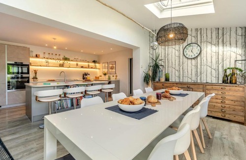 Mitchell House | 5 Bed in Mitchell oc-c28801