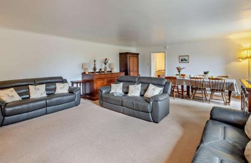 Sandown House | 5 Bed in Newchurch oc-ic069