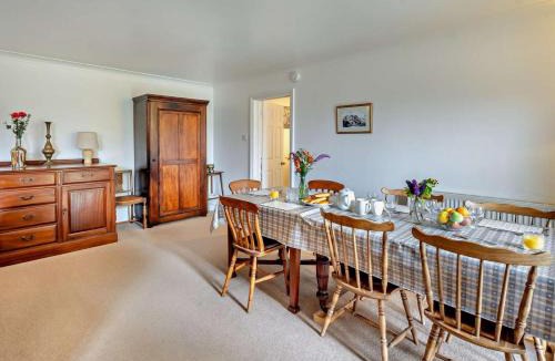 Sandown House | 5 Bed in Newchurch oc-ic069