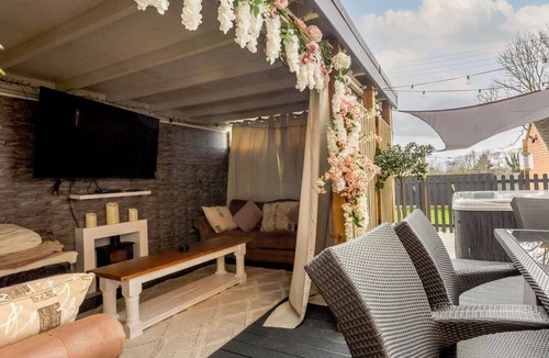 Pershore Cottage | 5 Bed in Pershore (oc-91349)