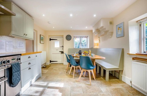 Corfe Castle Cottage | 5 Bed in Wareham (oc-dc061)