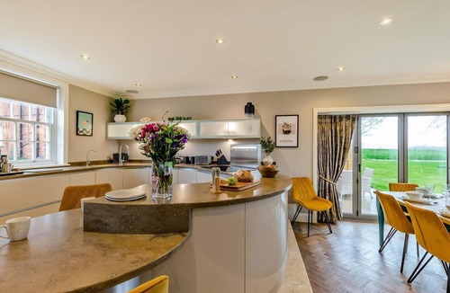 Wesham Cottage | 5 Bed in Weeton (oc-p39054)