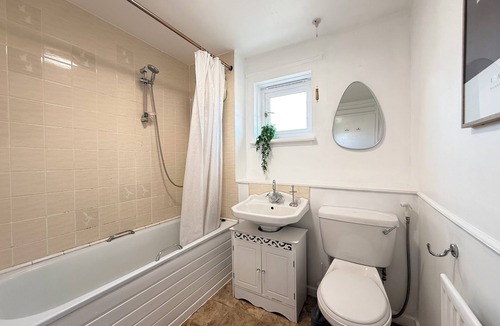 Duddingston House | 5-Beds, 2 Baths, near Portobello beach, Sleeps 10