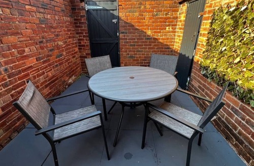 Blacon House | 5 Minute Walk From Chester City Centre. Spacious House Sleeps up to 7
