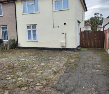 Goresbrook Apartment | 5 minutes from station and 1 minute to A13
