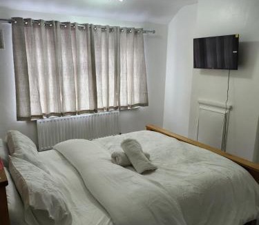 Goresbrook Apartment | 5 minutes from station and 1 minute to A13