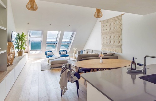 Cawsand Apartment | 5 The Bay - Beach Front Apartment for 8 in Cawsand