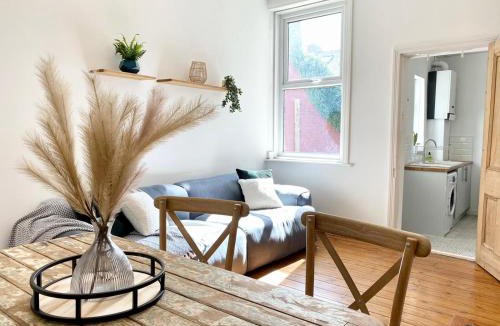 Heaton Apartment | 50 Biddlestone Road Heaton