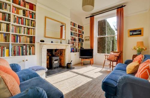 Aldborough House | 6 Bed in Lower Bodham oc-1830