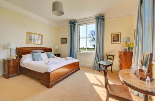 Aldborough House | 6 Bed in Lower Bodham oc-1830