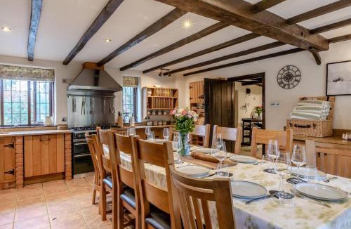 Long Barn House | 6 Bed in Taunton oc-b34095