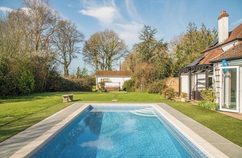 New Forest District Cottage | 6 bedroom accommodation in Sway, near Lymington
