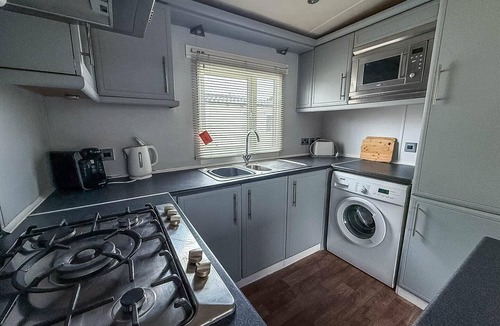 Clacton-on-Sea House | 6 berth caravan for hire at Seawick Holiday Park in Clacton-on-Sea ref 27049SW