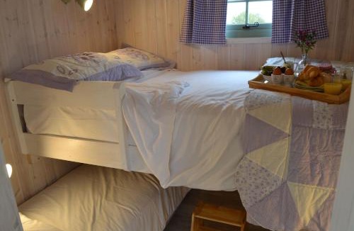 Bedfield House | 6 - Borage