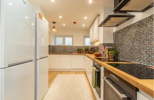 Nottingham House | 6 En-Suites with 7 Beds Near Arena & City