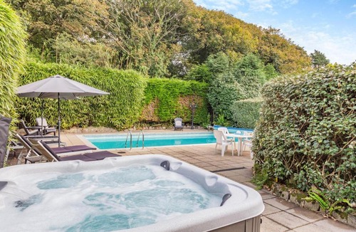 Tresowes House | 7 Bed in Ashton oc-p00891