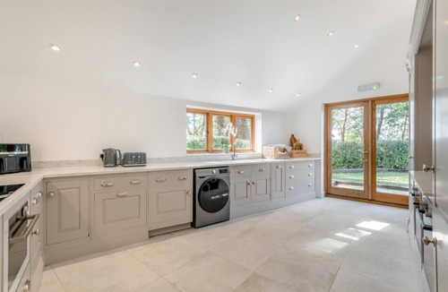 Beccles Cottage | 7 Bed in Ellough (oc-g33283)
