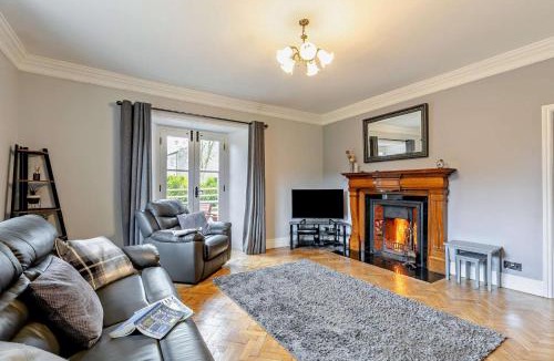 Peak District House | 7 Bed in Peak Forest oc-g31740