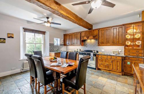 Peak District House | 7 Bed in Peak Forest oc-g31740