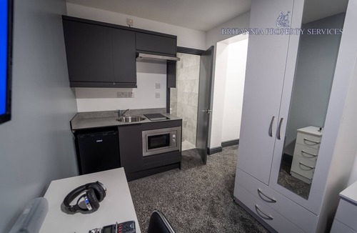 Selly Oak House | 76 Bournbrook Road Equipped Studios Near QE