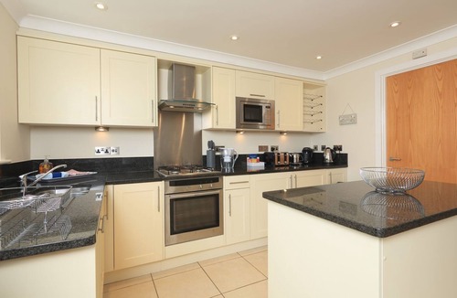 Thurlestone Cottage | 8 THURLESTONE BEACH, pet friendly, with a garden in Thurlestone