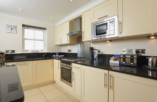 Thurlestone Cottage | 8 THURLESTONE BEACH, pet friendly, with a garden in Thurlestone