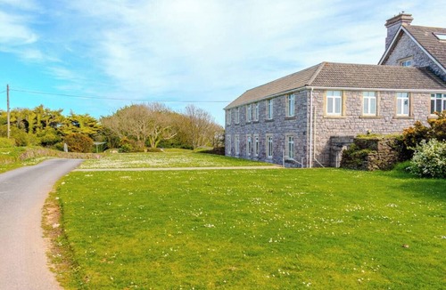 Thurlestone Apartment | 9 The Downs, Thurlestone overlooking Burgh Island
